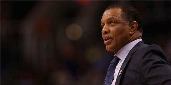  那不勒斯防线失误频发，主教练面临下课危机  